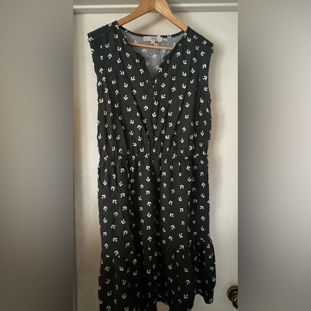 LOFT Black Sleeveless Printed V-Neck Dress